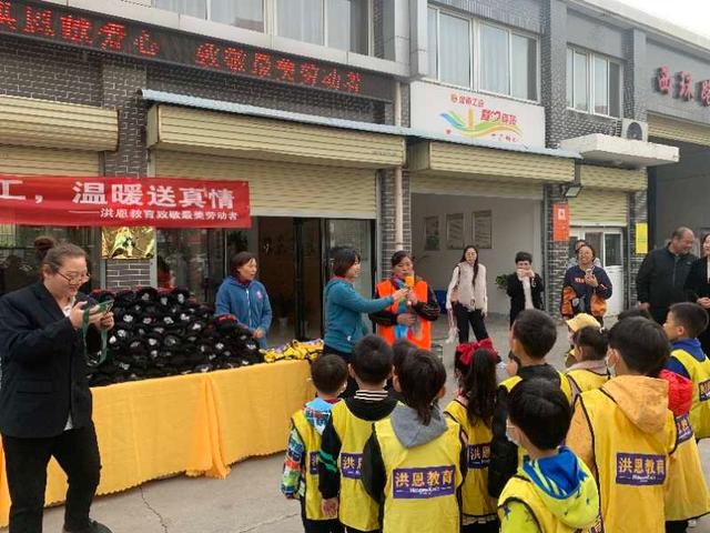 捐贈帽子的工藝活動(dòng)